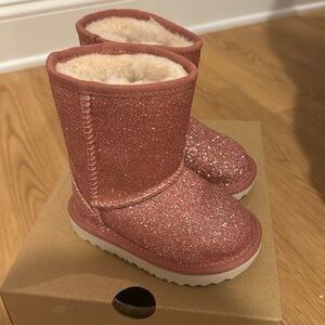 NIB Pink Glitter UGGS sz 6 (baby/toddler)